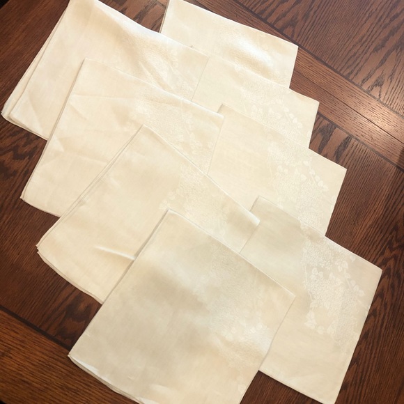Ivory Napkins set of 8 - Picture 9 of 10